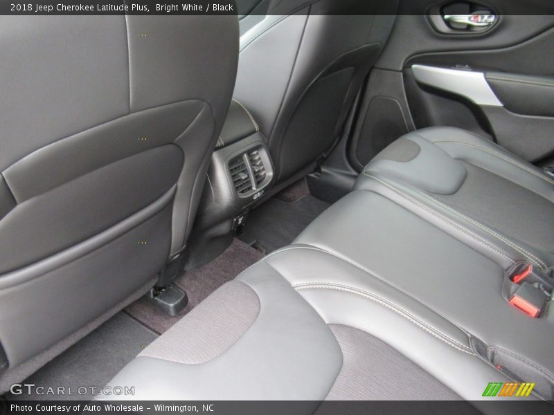 Bright White / Black 2018 Jeep Cherokee Latitude Plus