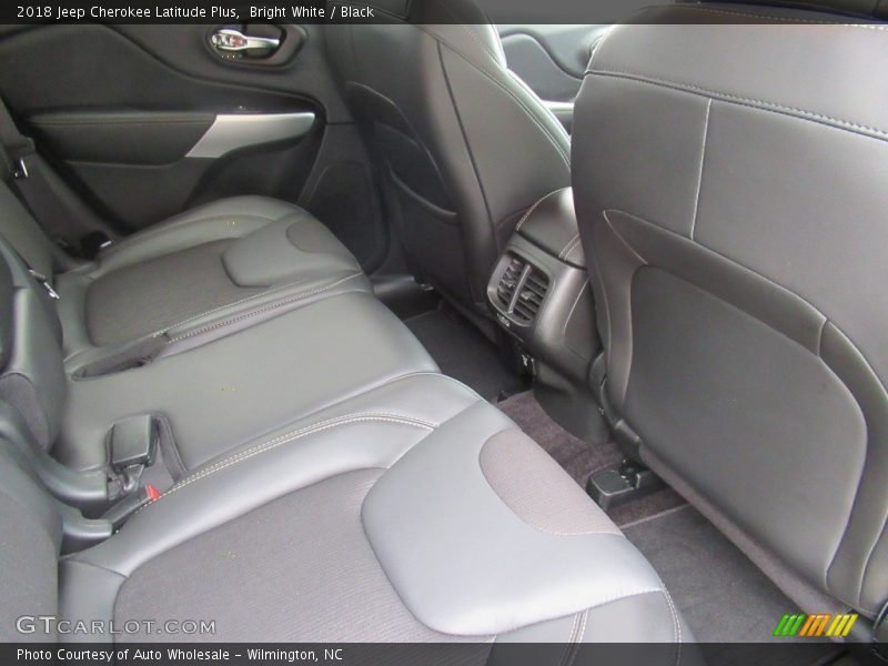 Bright White / Black 2018 Jeep Cherokee Latitude Plus