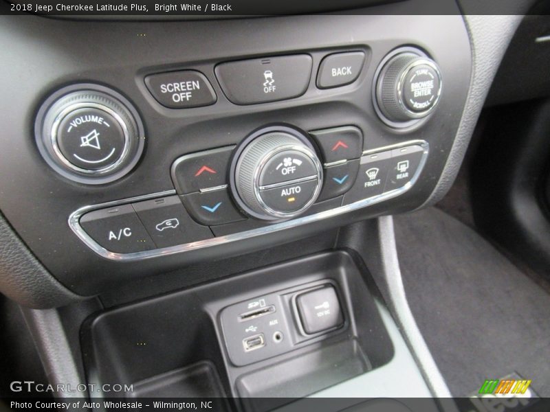 Bright White / Black 2018 Jeep Cherokee Latitude Plus