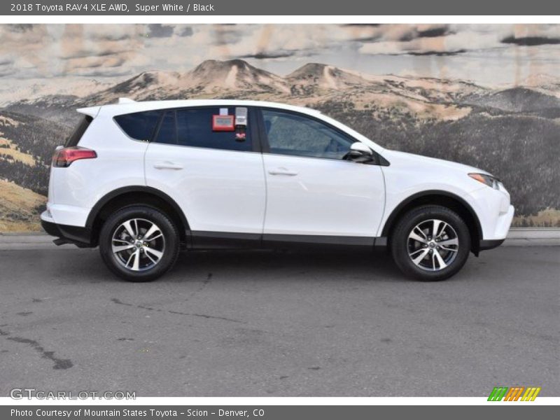 Super White / Black 2018 Toyota RAV4 XLE AWD
