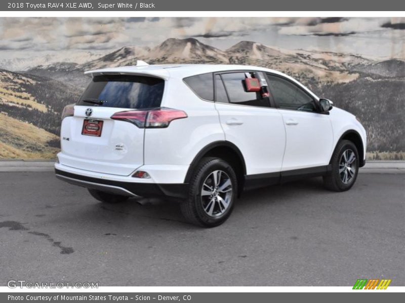 Super White / Black 2018 Toyota RAV4 XLE AWD