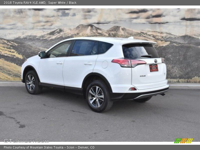 Super White / Black 2018 Toyota RAV4 XLE AWD