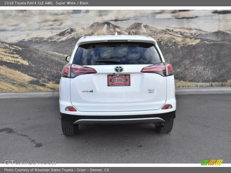 Super White / Black 2018 Toyota RAV4 XLE AWD