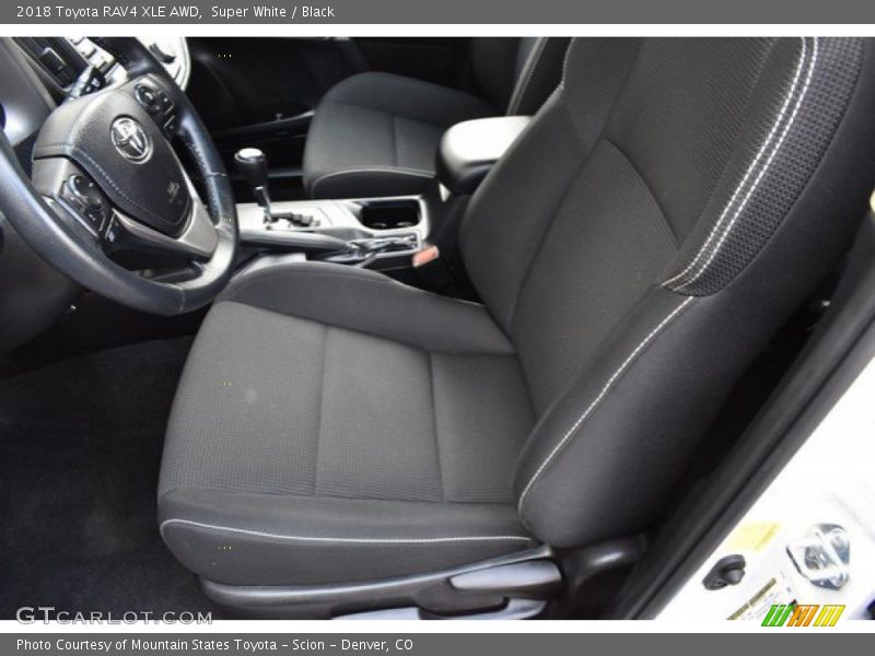 Super White / Black 2018 Toyota RAV4 XLE AWD