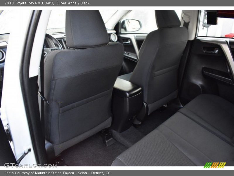 Super White / Black 2018 Toyota RAV4 XLE AWD