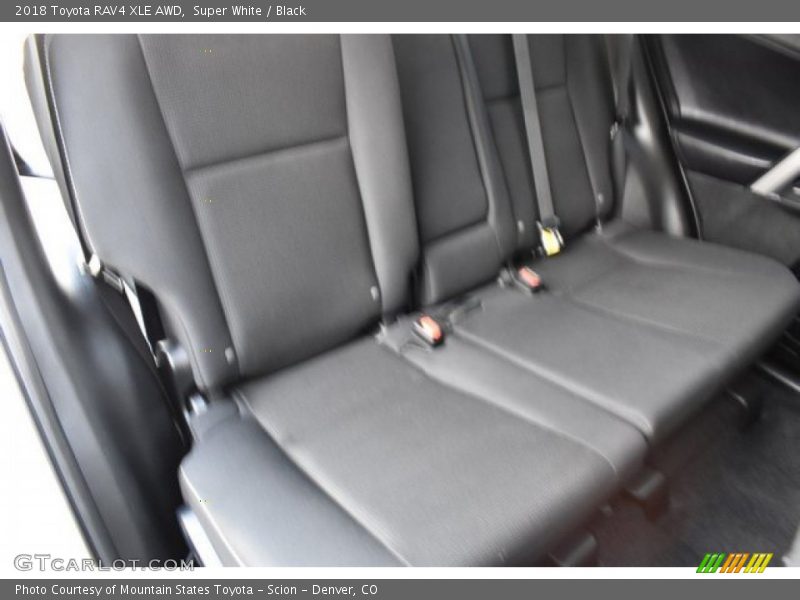 Super White / Black 2018 Toyota RAV4 XLE AWD