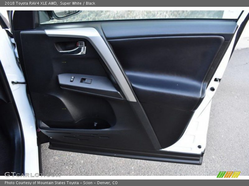 Super White / Black 2018 Toyota RAV4 XLE AWD