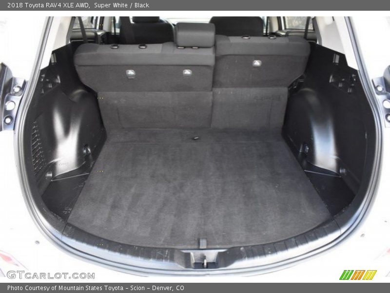 Super White / Black 2018 Toyota RAV4 XLE AWD