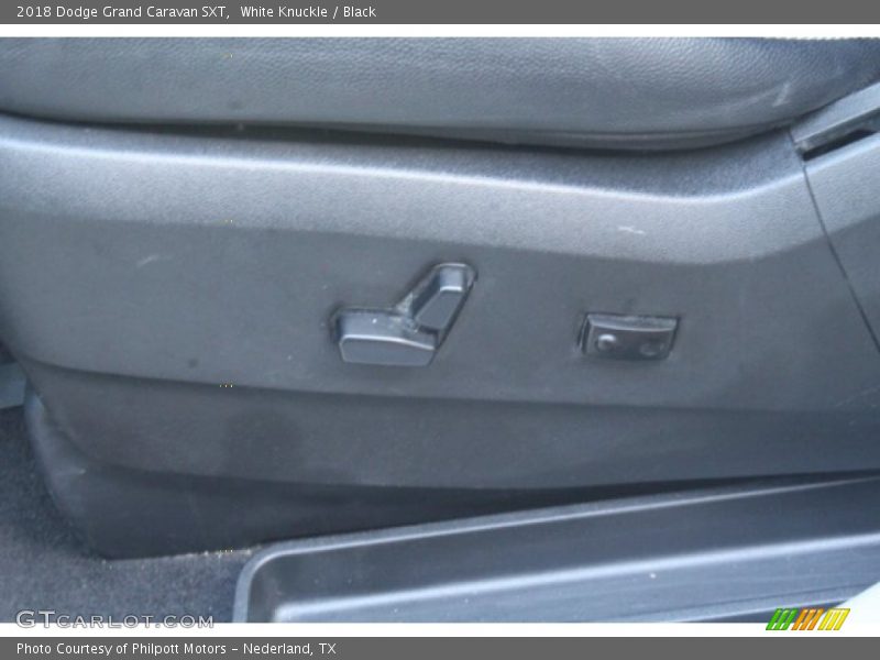 White Knuckle / Black 2018 Dodge Grand Caravan SXT