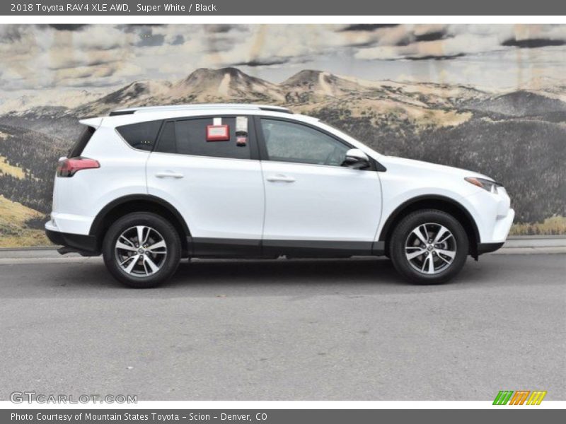 Super White / Black 2018 Toyota RAV4 XLE AWD