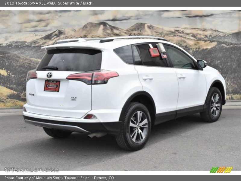 Super White / Black 2018 Toyota RAV4 XLE AWD