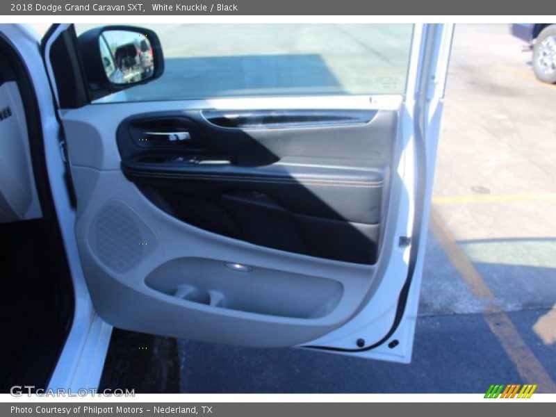 White Knuckle / Black 2018 Dodge Grand Caravan SXT