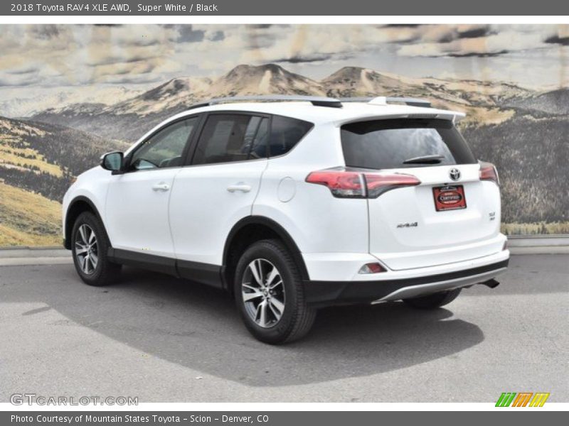 Super White / Black 2018 Toyota RAV4 XLE AWD