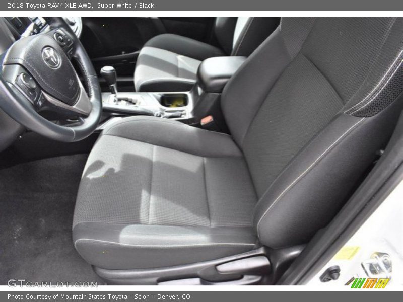 Super White / Black 2018 Toyota RAV4 XLE AWD