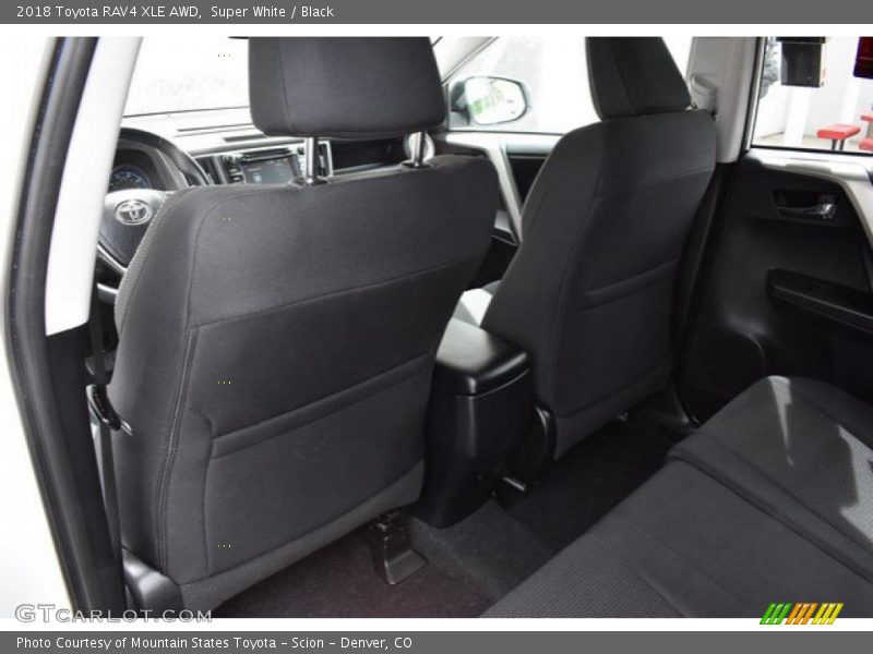 Super White / Black 2018 Toyota RAV4 XLE AWD