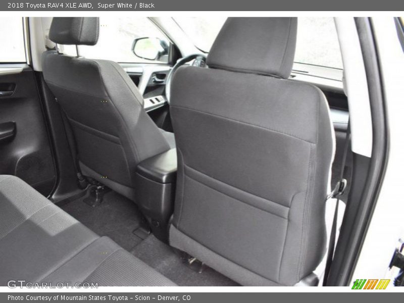 Super White / Black 2018 Toyota RAV4 XLE AWD