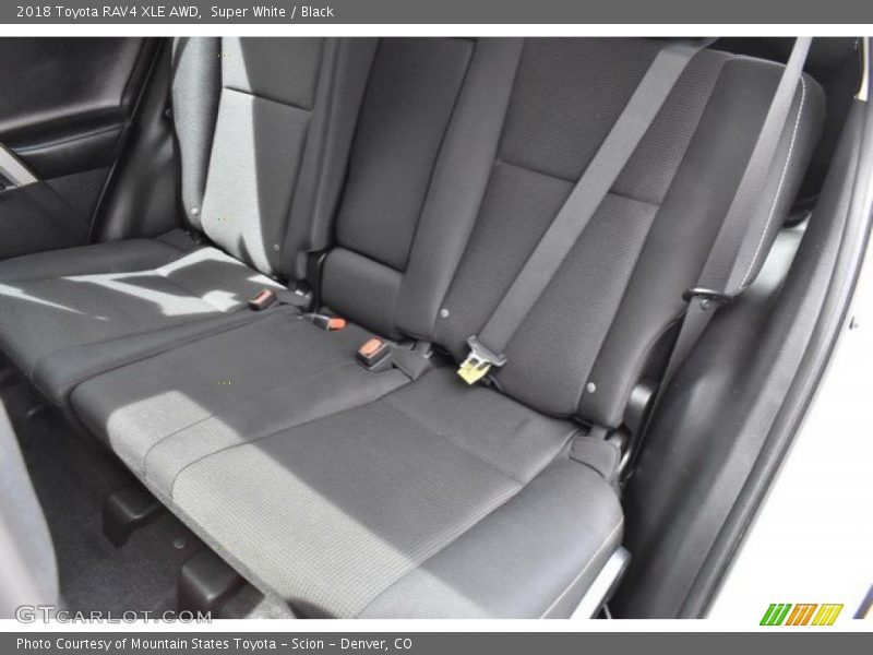 Super White / Black 2018 Toyota RAV4 XLE AWD
