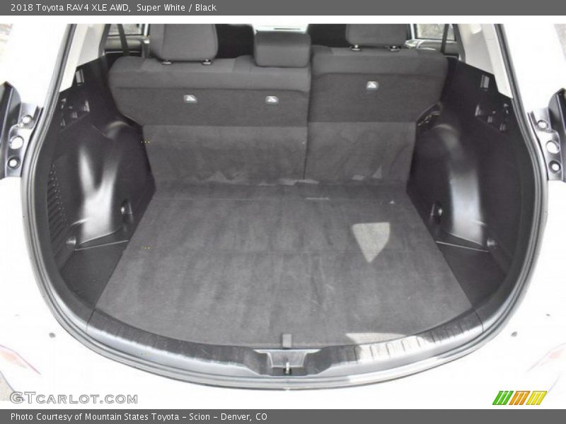 Super White / Black 2018 Toyota RAV4 XLE AWD