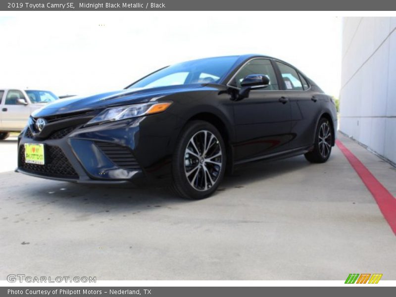 Midnight Black Metallic / Black 2019 Toyota Camry SE