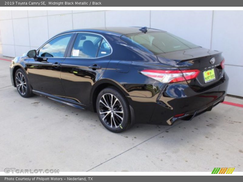 Midnight Black Metallic / Black 2019 Toyota Camry SE