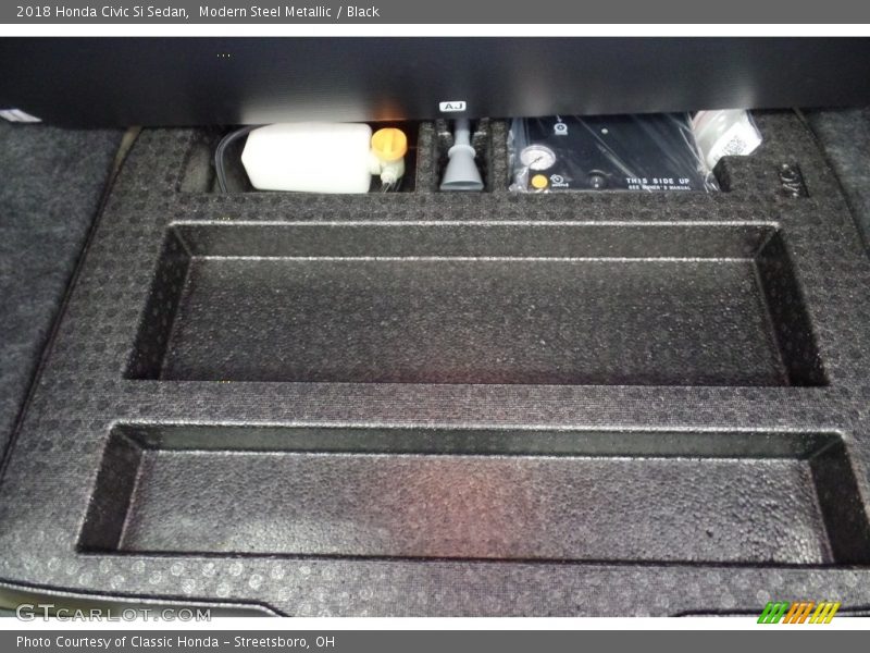 Modern Steel Metallic / Black 2018 Honda Civic Si Sedan