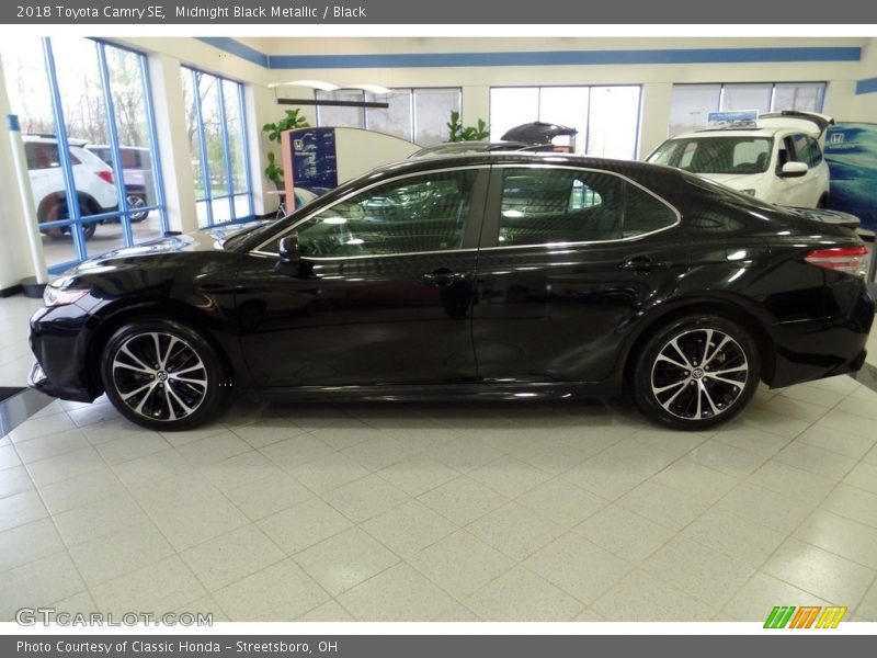 Midnight Black Metallic / Black 2018 Toyota Camry SE