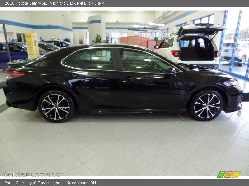 Midnight Black Metallic / Black 2018 Toyota Camry SE