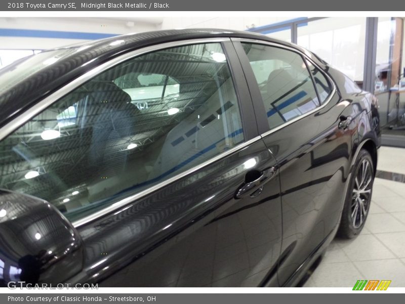 Midnight Black Metallic / Black 2018 Toyota Camry SE