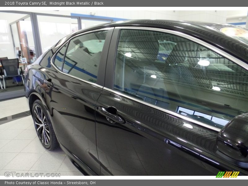 Midnight Black Metallic / Black 2018 Toyota Camry SE