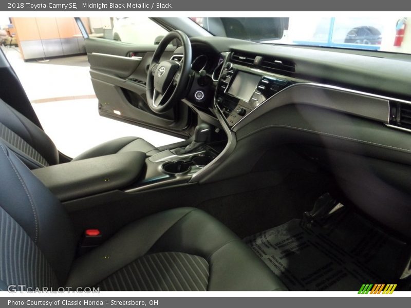 Midnight Black Metallic / Black 2018 Toyota Camry SE