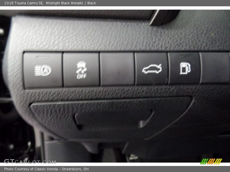 Midnight Black Metallic / Black 2018 Toyota Camry SE