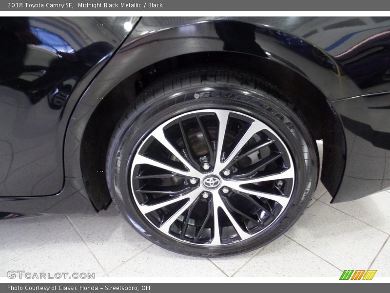 Midnight Black Metallic / Black 2018 Toyota Camry SE