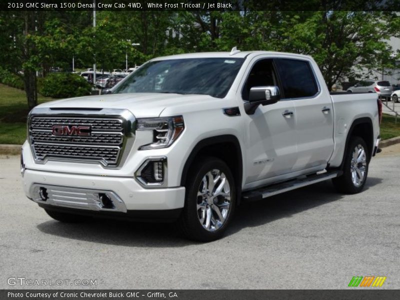 Front 3/4 View of 2019 Sierra 1500 Denali Crew Cab 4WD