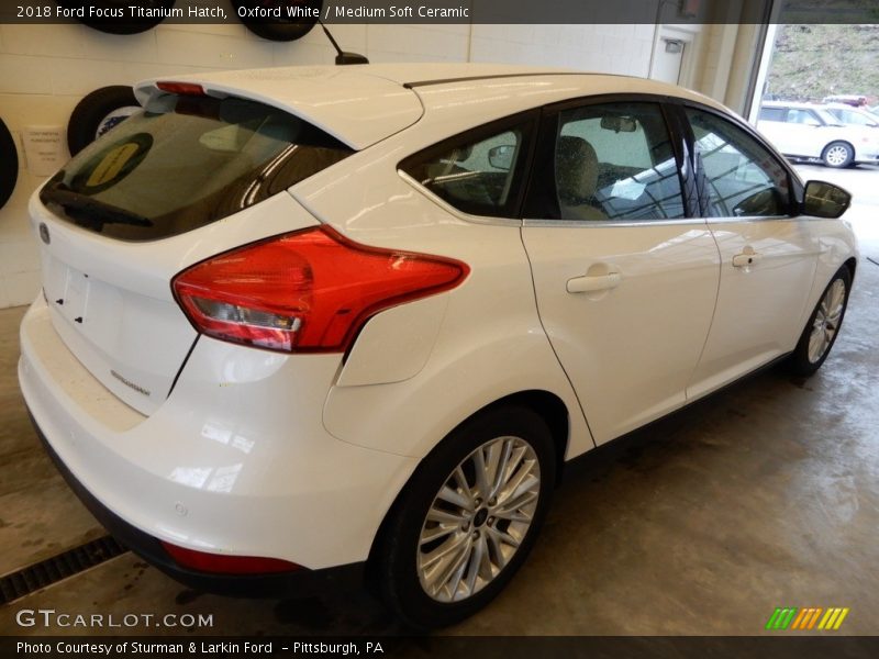 Oxford White / Medium Soft Ceramic 2018 Ford Focus Titanium Hatch