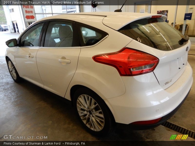 Oxford White / Medium Soft Ceramic 2018 Ford Focus Titanium Hatch