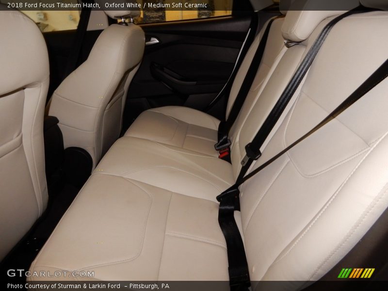 Oxford White / Medium Soft Ceramic 2018 Ford Focus Titanium Hatch