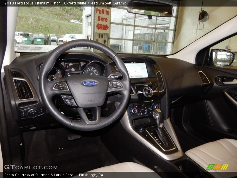 Oxford White / Medium Soft Ceramic 2018 Ford Focus Titanium Hatch