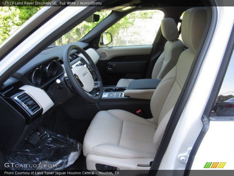 Fuji White / Acorn/Ebony 2019 Land Rover Discovery SE