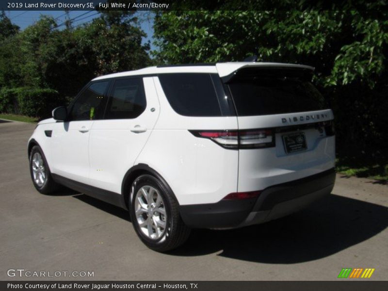Fuji White / Acorn/Ebony 2019 Land Rover Discovery SE