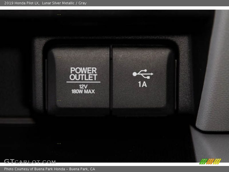 Lunar Silver Metallic / Gray 2019 Honda Pilot LX