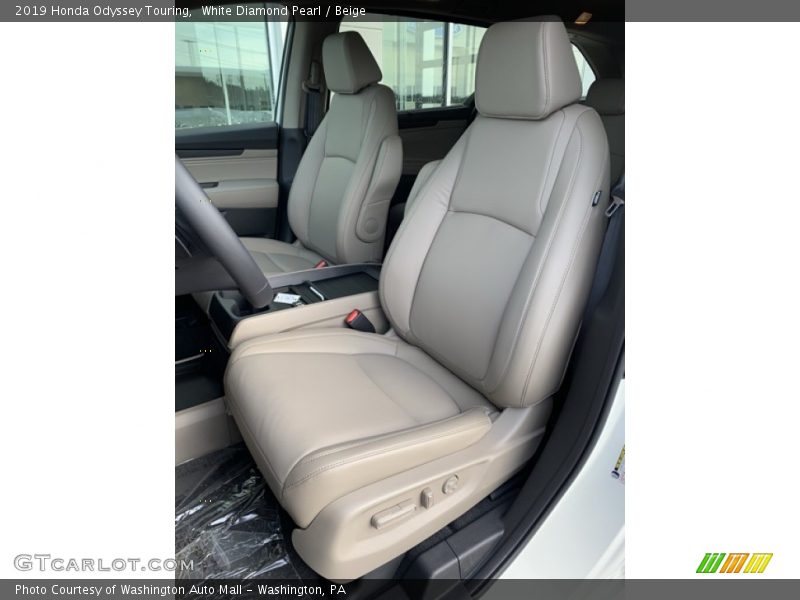 White Diamond Pearl / Beige 2019 Honda Odyssey Touring
