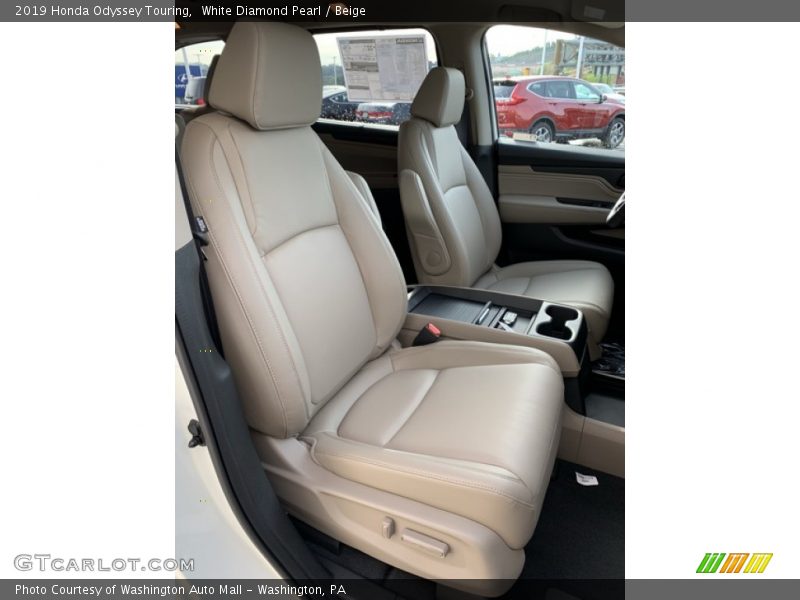 White Diamond Pearl / Beige 2019 Honda Odyssey Touring