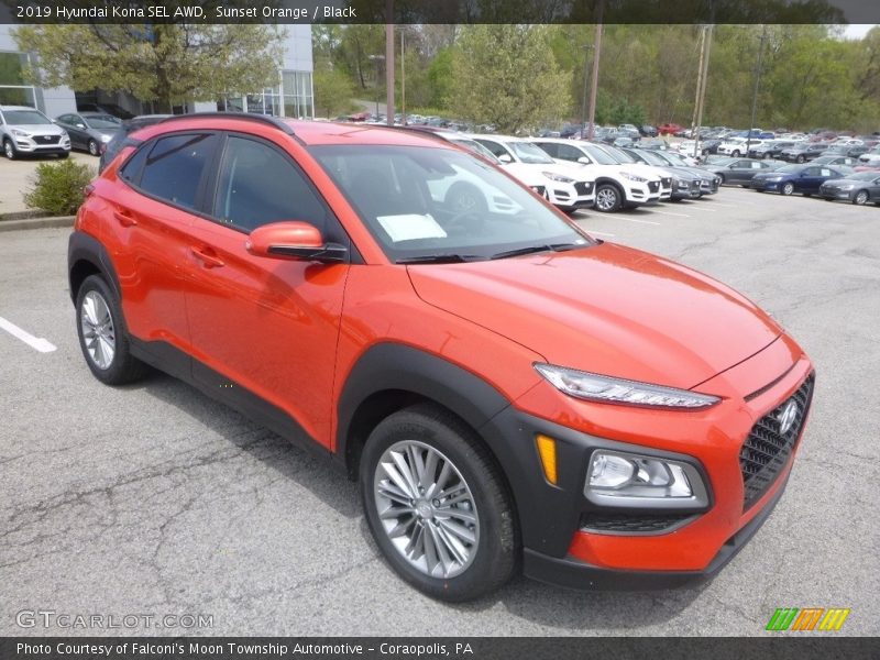 Front 3/4 View of 2019 Kona SEL AWD