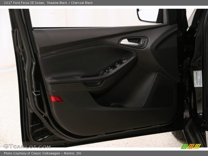 Shadow Black / Charcoal Black 2017 Ford Focus SE Sedan