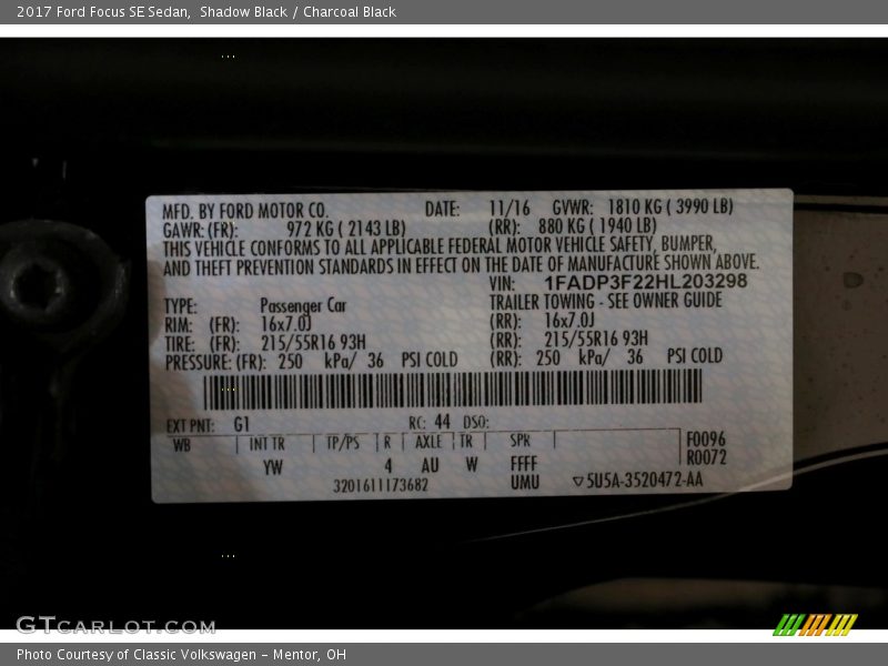 Shadow Black / Charcoal Black 2017 Ford Focus SE Sedan