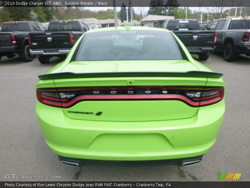 Sublime Metallic / Black 2019 Dodge Charger SXT AWD
