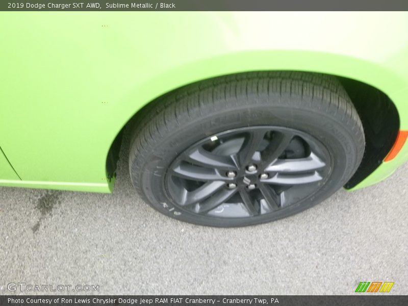 Sublime Metallic / Black 2019 Dodge Charger SXT AWD