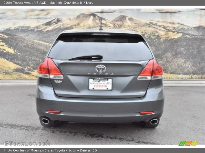 Magnetic Gray Metallic / Ivory 2009 Toyota Venza V6 AWD