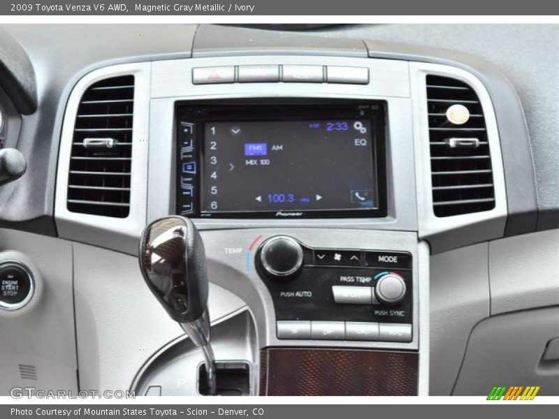 Magnetic Gray Metallic / Ivory 2009 Toyota Venza V6 AWD