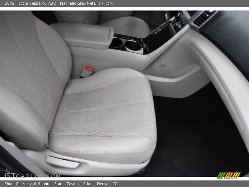 Magnetic Gray Metallic / Ivory 2009 Toyota Venza V6 AWD